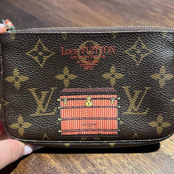 Pre-loved Louis Vuitton Limited Edition Trunks Edition Monogram Mini Pochette - Picture 3 of 10